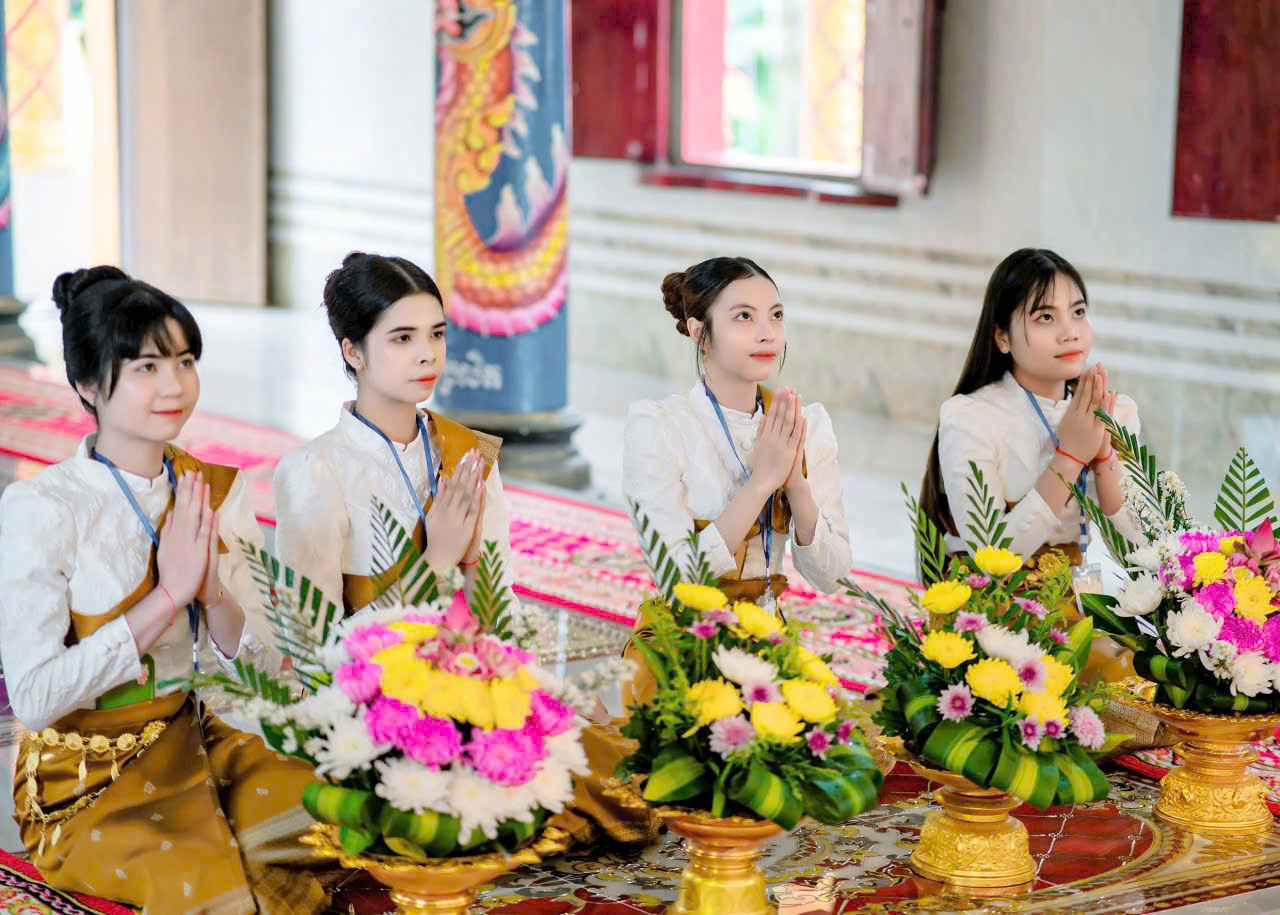 Lễ hội Lôi Protip-Thả đèn nước